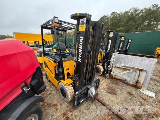 Hyundai 25B-9U Electric forklift trucks