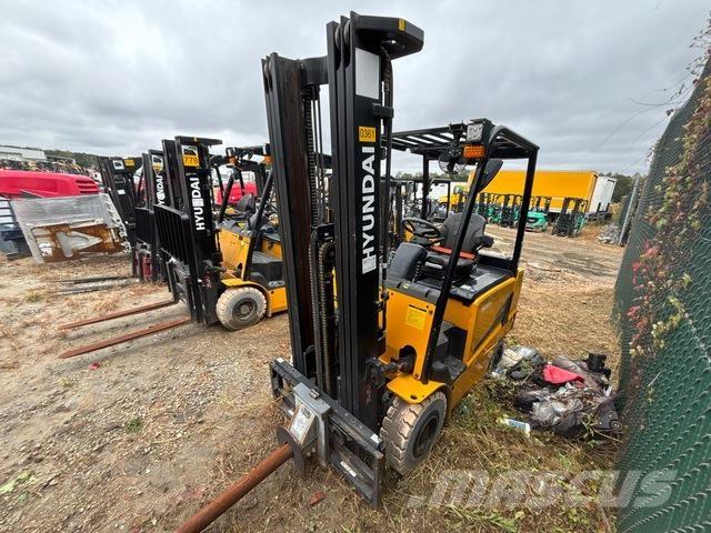 Hyundai 25B-9U Electric forklift trucks