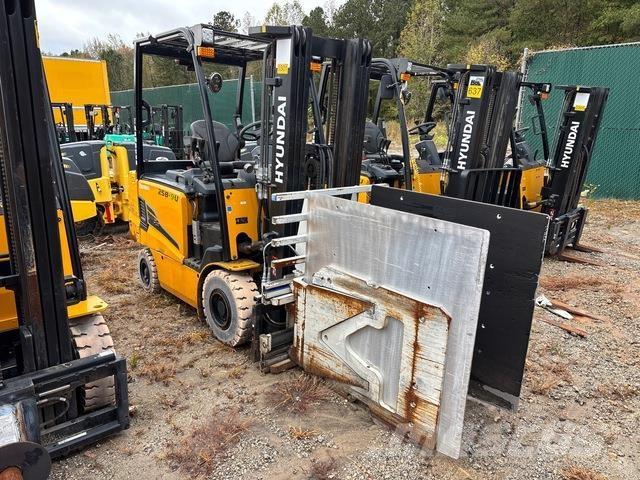 Hyundai 25B-9U Electric forklift trucks