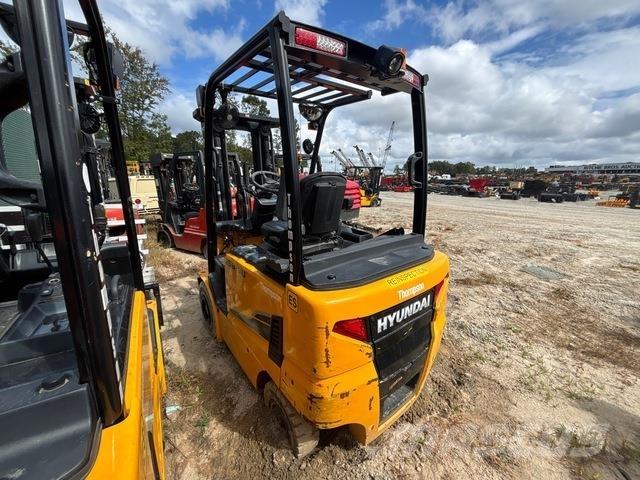 Hyundai 25B-9U Electric forklift trucks
