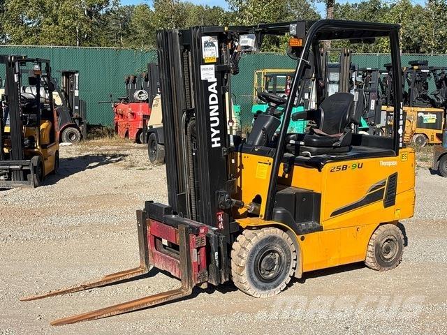 Hyundai 25B-9U Electric forklift trucks