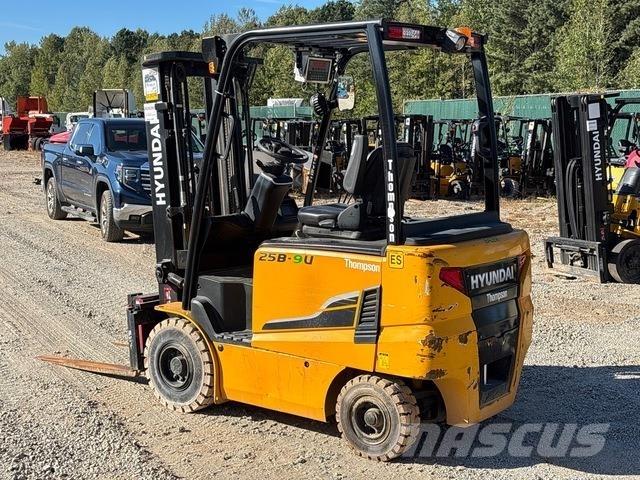 Hyundai 25B-9U Electric forklift trucks