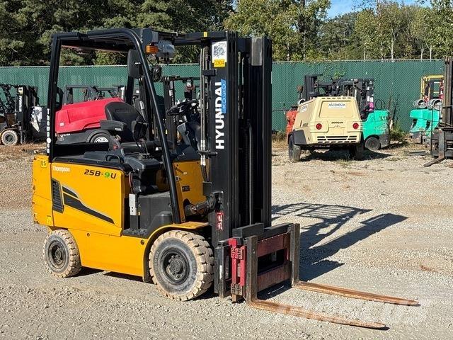 Hyundai 25B-9U Electric forklift trucks