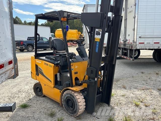 Hyundai 25B-9U Electric forklift trucks