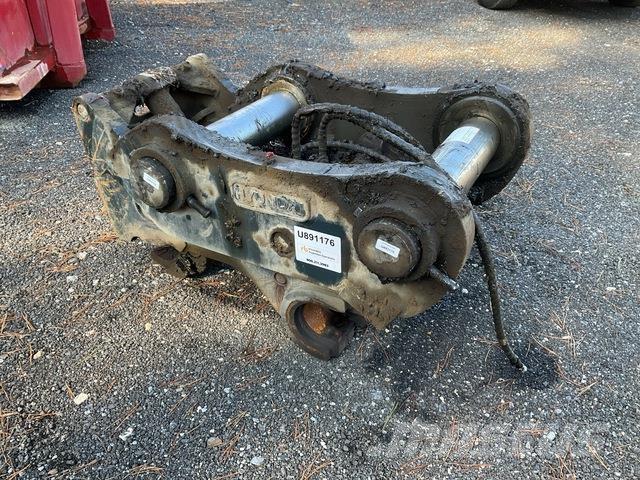 Hyundai EQD45 Grapples