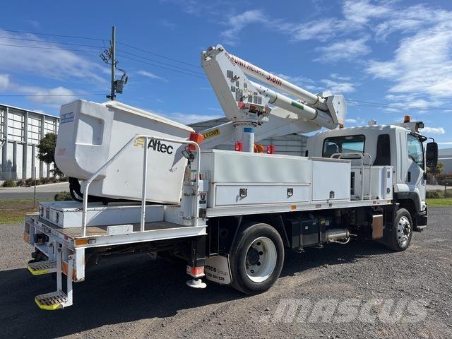 Isuzu FTR900 Truck mounted aerial platforms