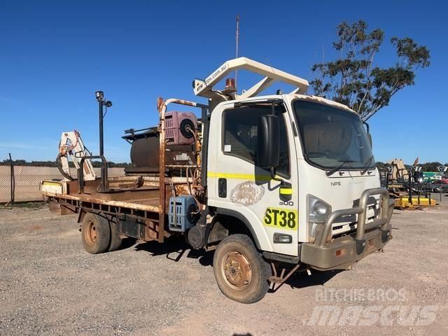 Isuzu NPS 300 Flatbed/Dropside trucks