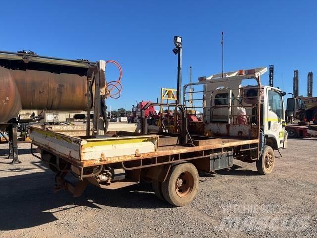 Isuzu NPS 300 Flatbed/Dropside trucks