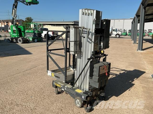 JLG 25AM Vertical mast lifts