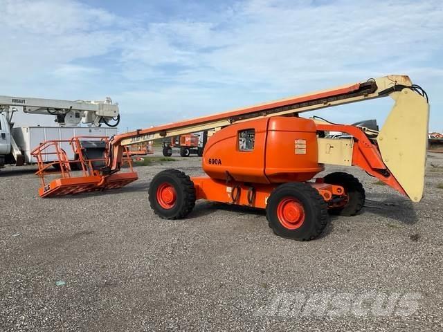 JLG 600A Articulated boom lifts