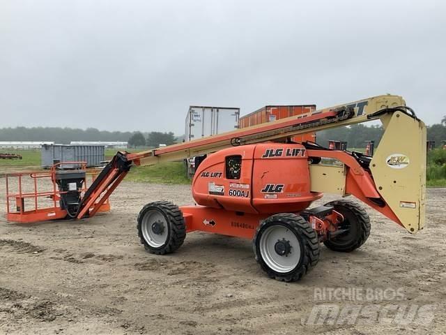 JLG 600AJ Articulated boom lifts