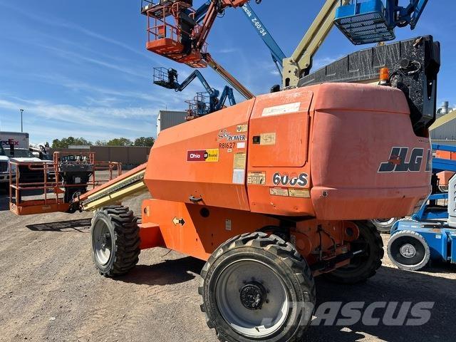 JLG 600S Telescopic boom lifts