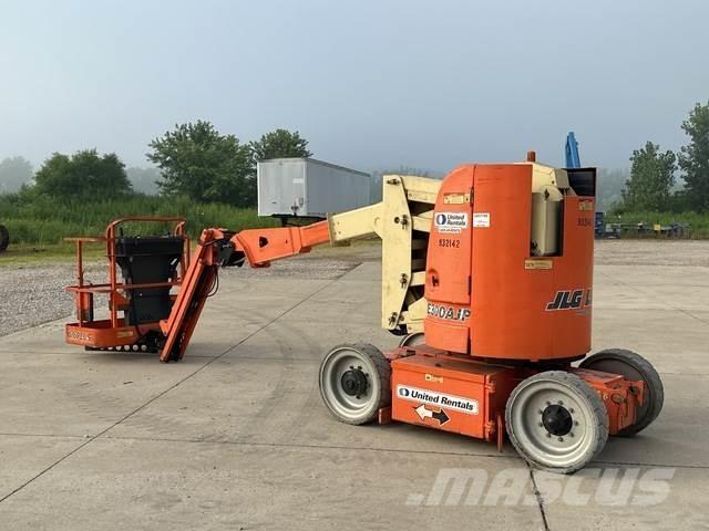 JLG E3000AJP Articulated boom lifts
