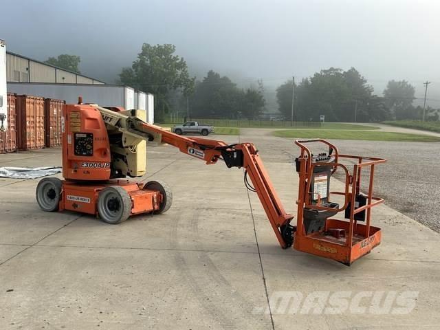 JLG E3000AJP Articulated boom lifts