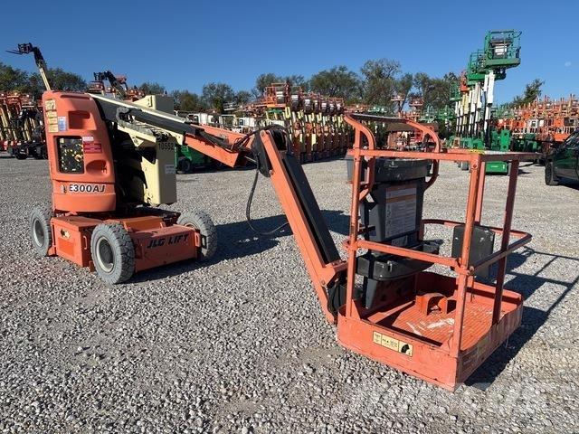 JLG E300AJ Articulated boom lifts