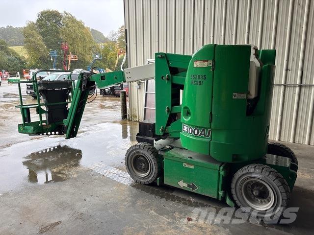 JLG E300AJ Articulated boom lifts