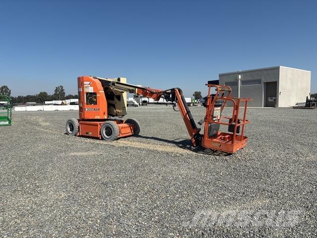 JLG E300AJP Articulated boom lifts