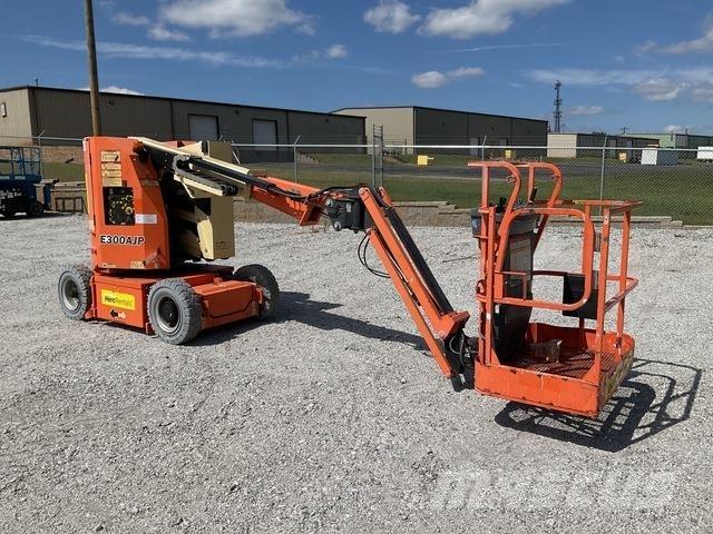 JLG E300AJP Articulated boom lifts