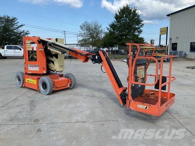 JLG E300AJP Articulated boom lifts