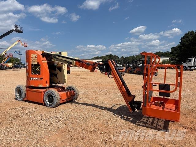 JLG E300AJP Articulated boom lifts