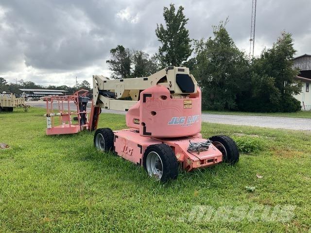 JLG E450AJ Articulated boom lifts
