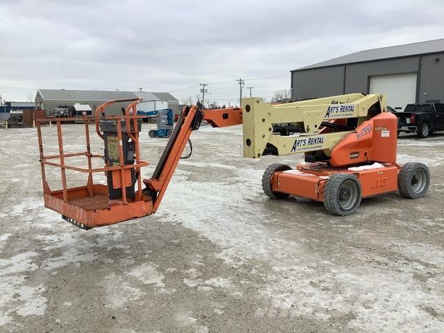 JLG E450AJ Articulated boom lifts