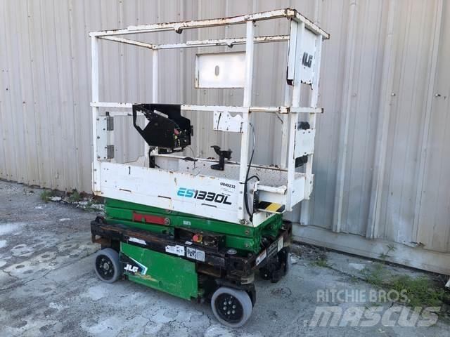 JLG ES1330L Scissor lifts