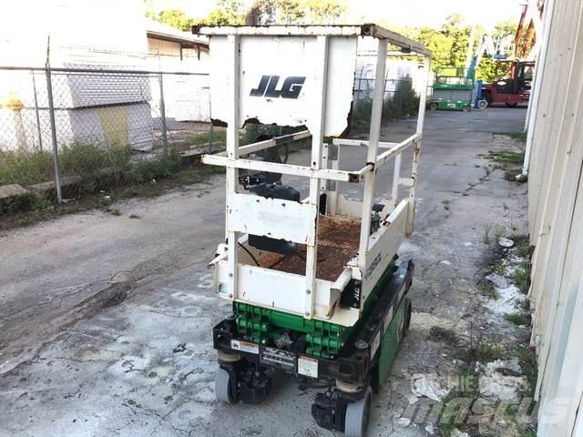 JLG ES1330L Scissor lifts