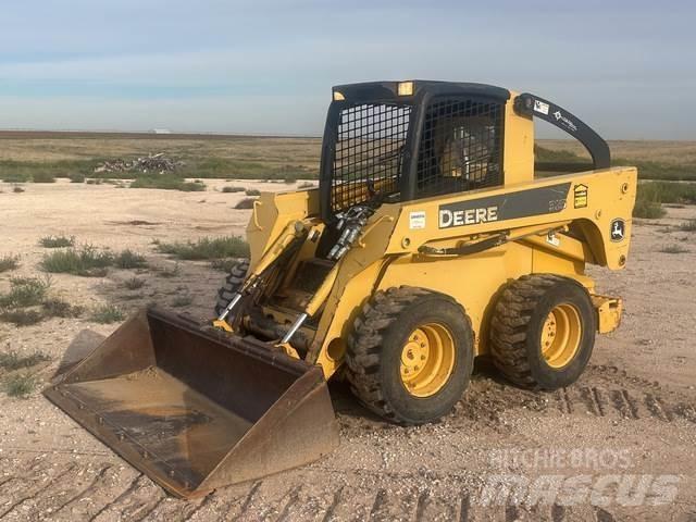John Deere 325 Skid steer loaders