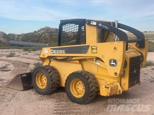 John Deere 325 Skid steer loaders