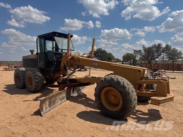John Deere 770 Graders