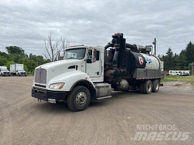 Kenworth T440 Crawler excavators