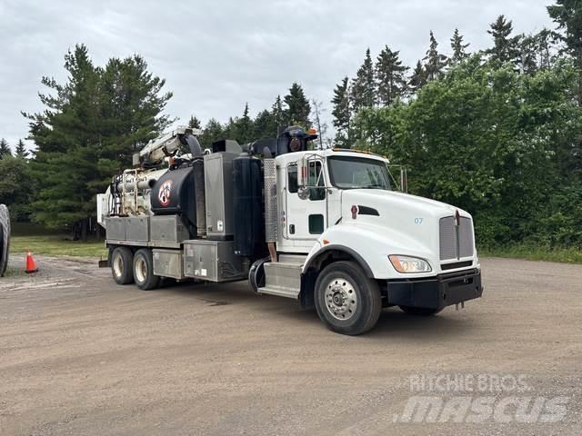 Kenworth T440 Crawler excavators