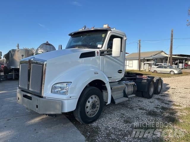 Kenworth T880 Truck Tractor Units
