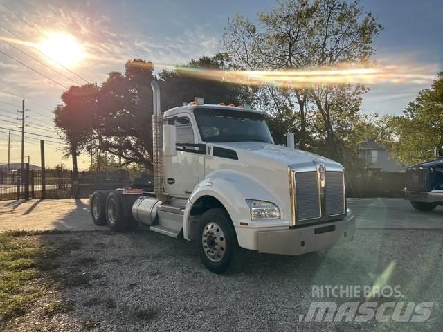 Kenworth T880 Truck Tractor Units
