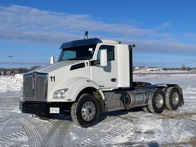 Kenworth T880 Truck Tractor Units