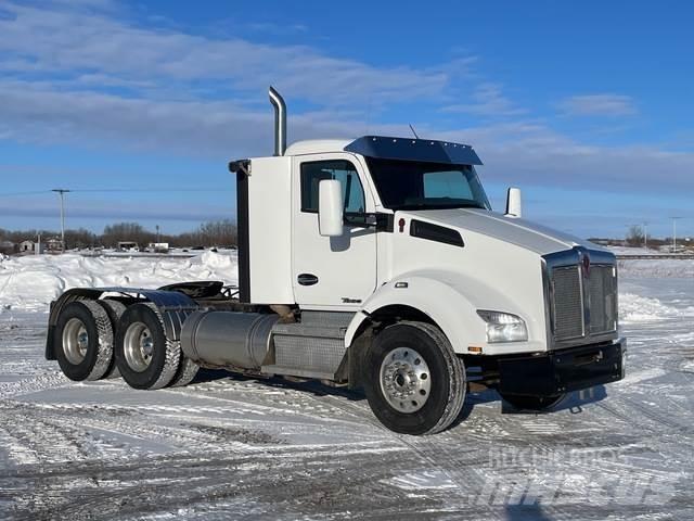 Kenworth T880 Truck Tractor Units