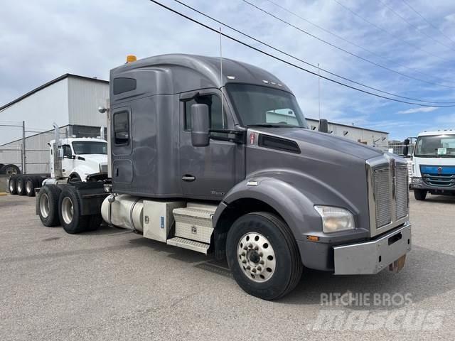 Kenworth T880 Truck Tractor Units