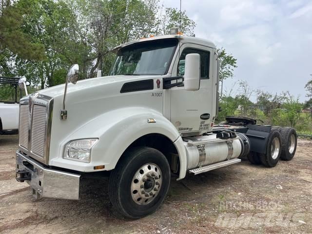 Kenworth T880 Truck Tractor Units