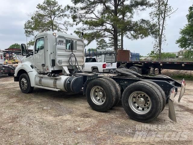 Kenworth T880 Truck Tractor Units