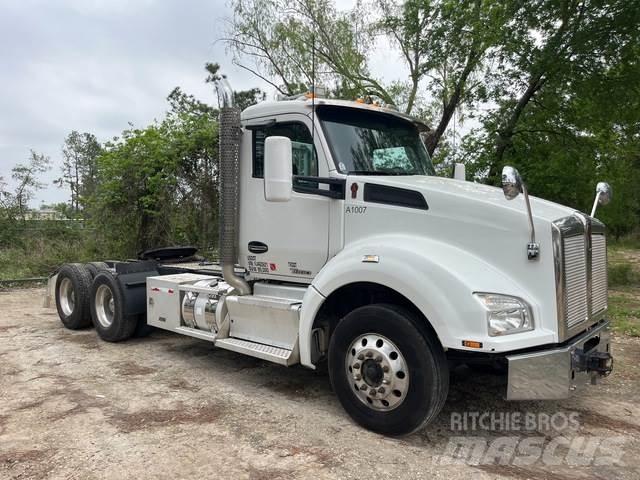 Kenworth T880 Truck Tractor Units