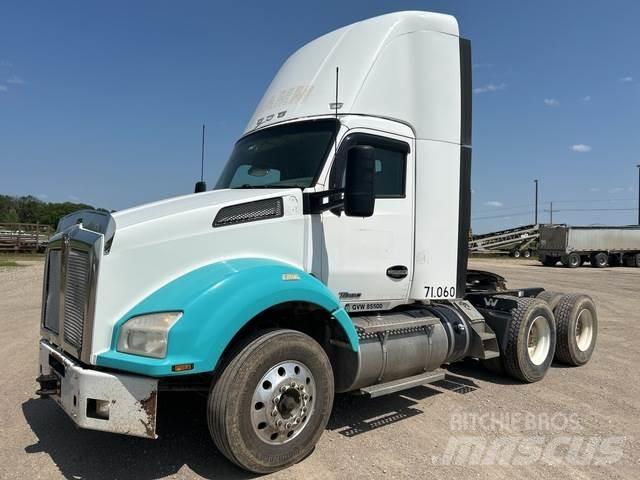 Kenworth T880 Truck Tractor Units