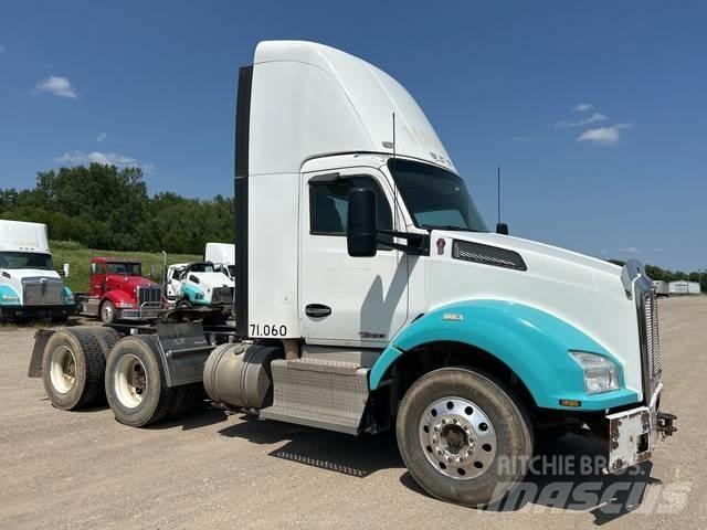 Kenworth T880 Truck Tractor Units