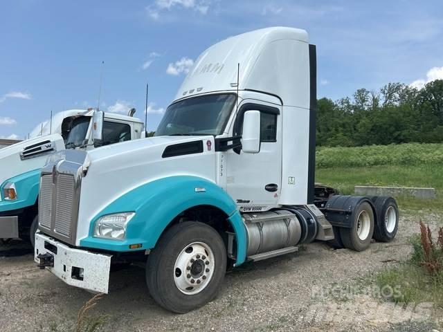 Kenworth T880 Truck Tractor Units