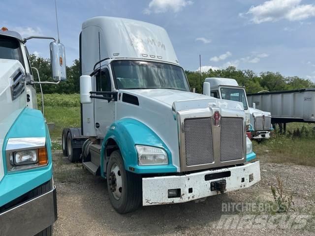 Kenworth T880 Truck Tractor Units