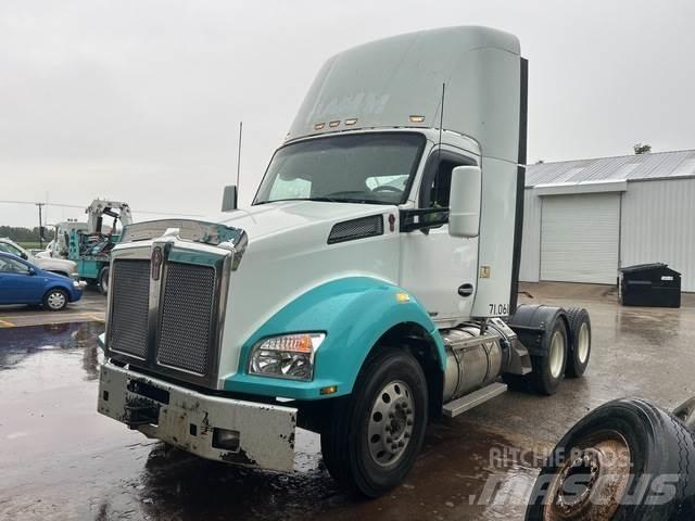 Kenworth T880 Truck Tractor Units