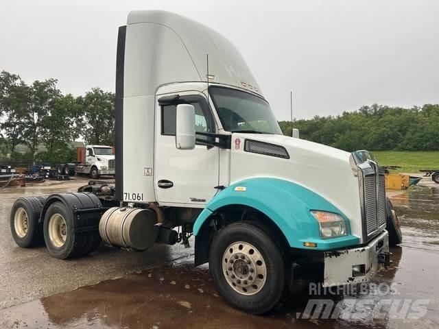 Kenworth T880 Truck Tractor Units