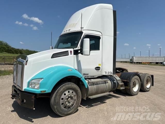 Kenworth T880 Truck Tractor Units