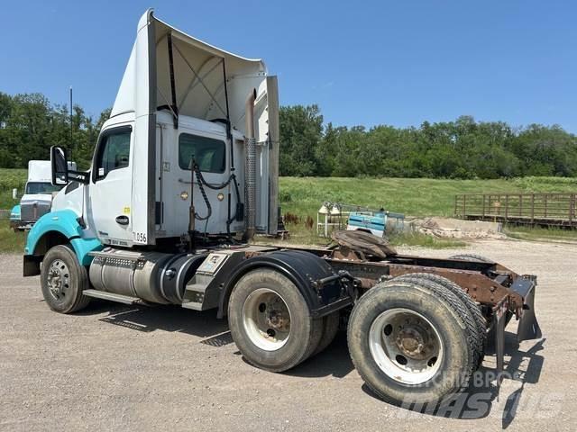 Kenworth T880 Truck Tractor Units