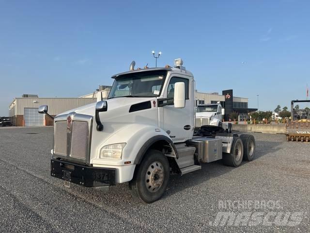 Kenworth T880 Truck Tractor Units